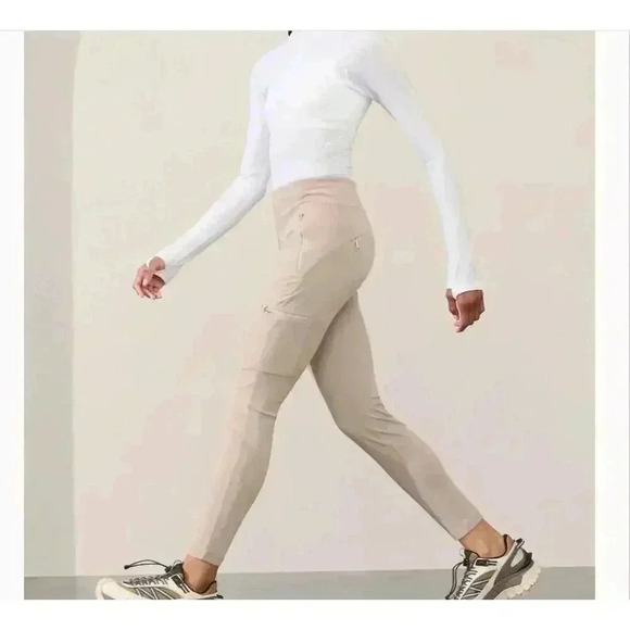 Athleta Headlands Hybrid Cargo Pants Tights in Coffee House Taupe Womens Size 2P - Picture 1 of 9